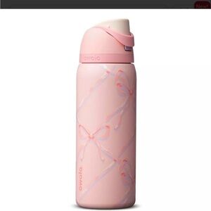 Owala pink Sugar Plum Fairy 32 Oz FreeSip Water Bottle Holiday Edition Pink NEW